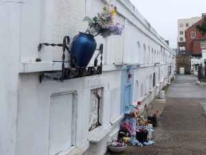 The tomb with the vase housed more than 20 members of that family. *