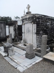 This tomb has a nice front-yard area. *